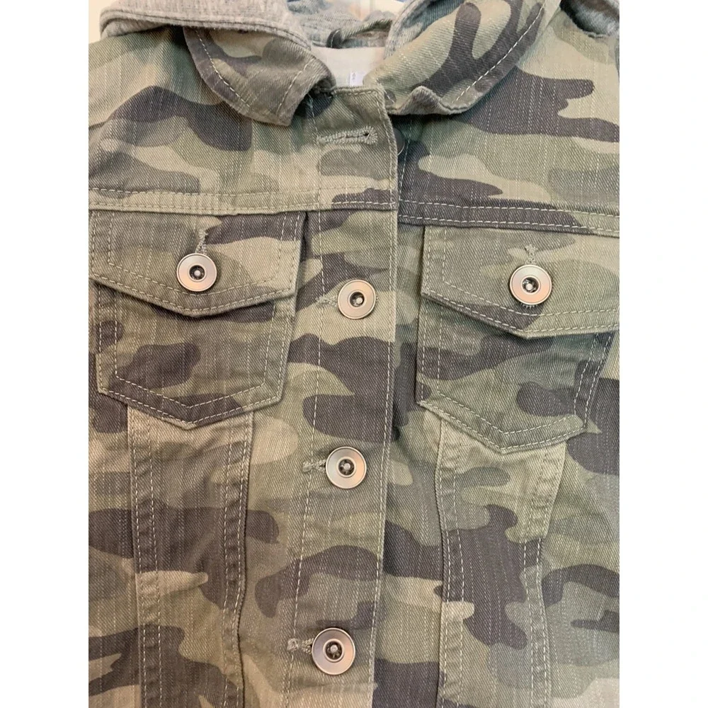 Childrens Place Girls Size 7/8 Green Camo‎ And Grey Hooded Jacket